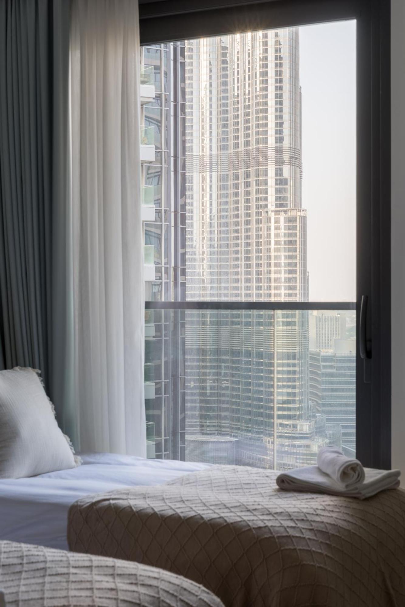 Spacious 3Br Plus Maids Burj Khalifa View Dubai Bagian luar foto